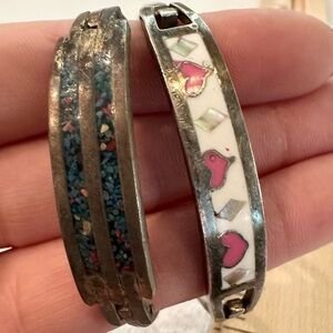 2 VTG Mexico Child’s Hinged Bangle Bracelet Inlaid Shell Heart & Crushed Stone